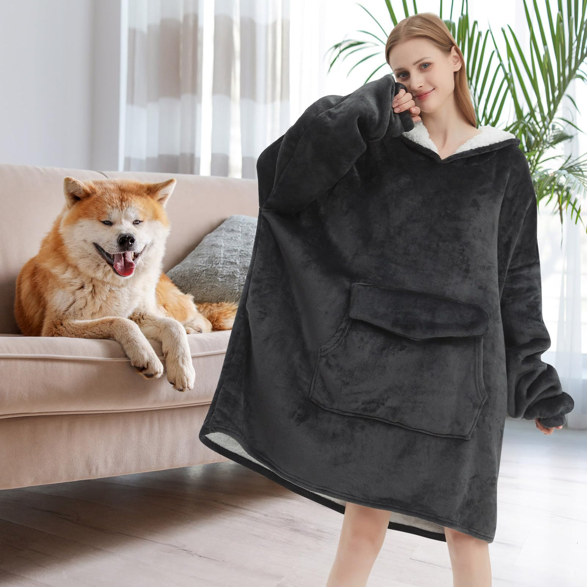 Fiosnow grey blanket hoodie interior sherpa close-up, plush warmth and softness.