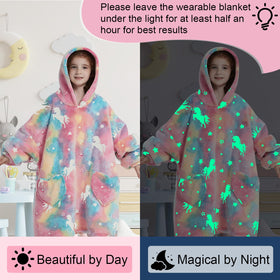Fiosnow oversized wearable blanket hoodie, ideal for indoor lounging and outdoor use.