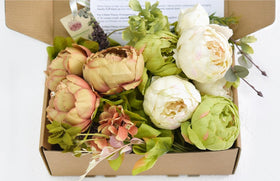 FiveSeasonStuff wedding table centerpiece idea using two coordinating bouquets.