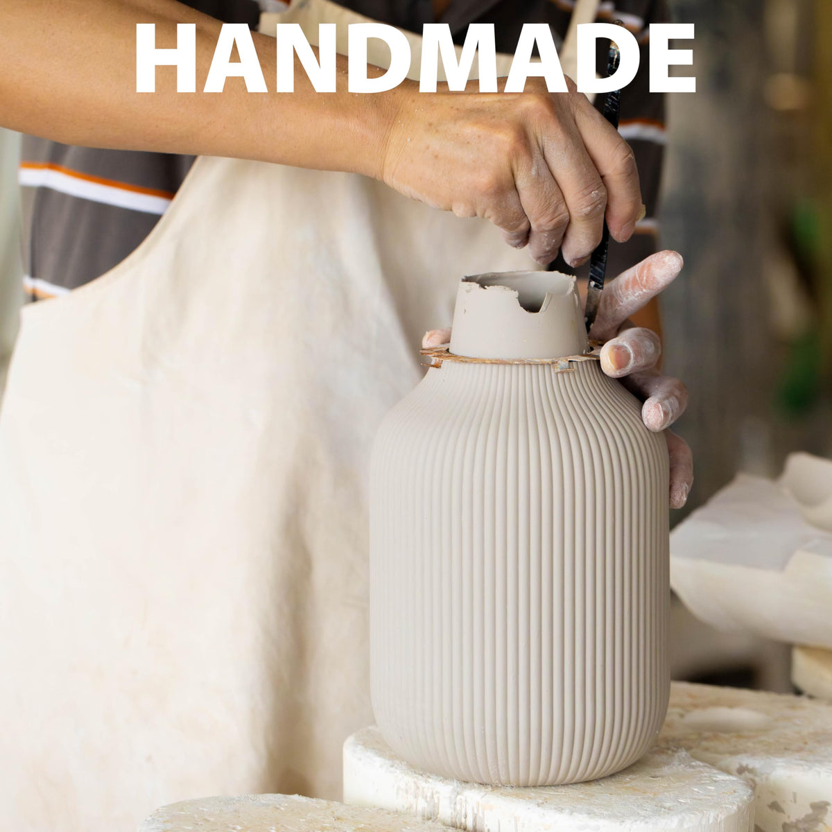 Flature grooved vase black waterproof ceramic detail