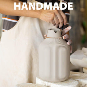 Flature grooved vase black waterproof ceramic detail