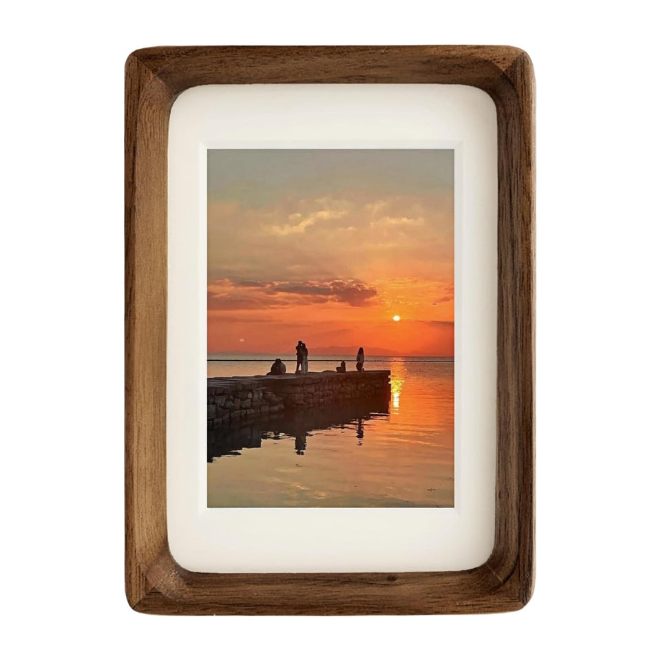 FLECHAZO natural walnut 6x8 frame with warm woodgrain for portraits.