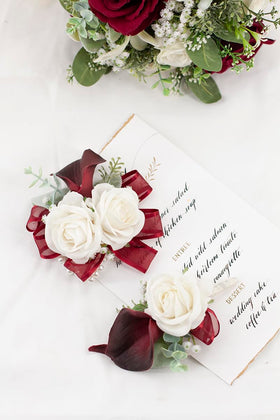 Floinla boutonniere with pin and clip for easy suit or lapel styling.