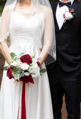 Floinla kraft gift packaging keeps corsage and boutonniere protected.