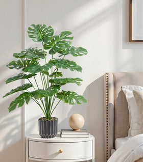 Florisso stable base planter prevents tipping on desks or shelves.