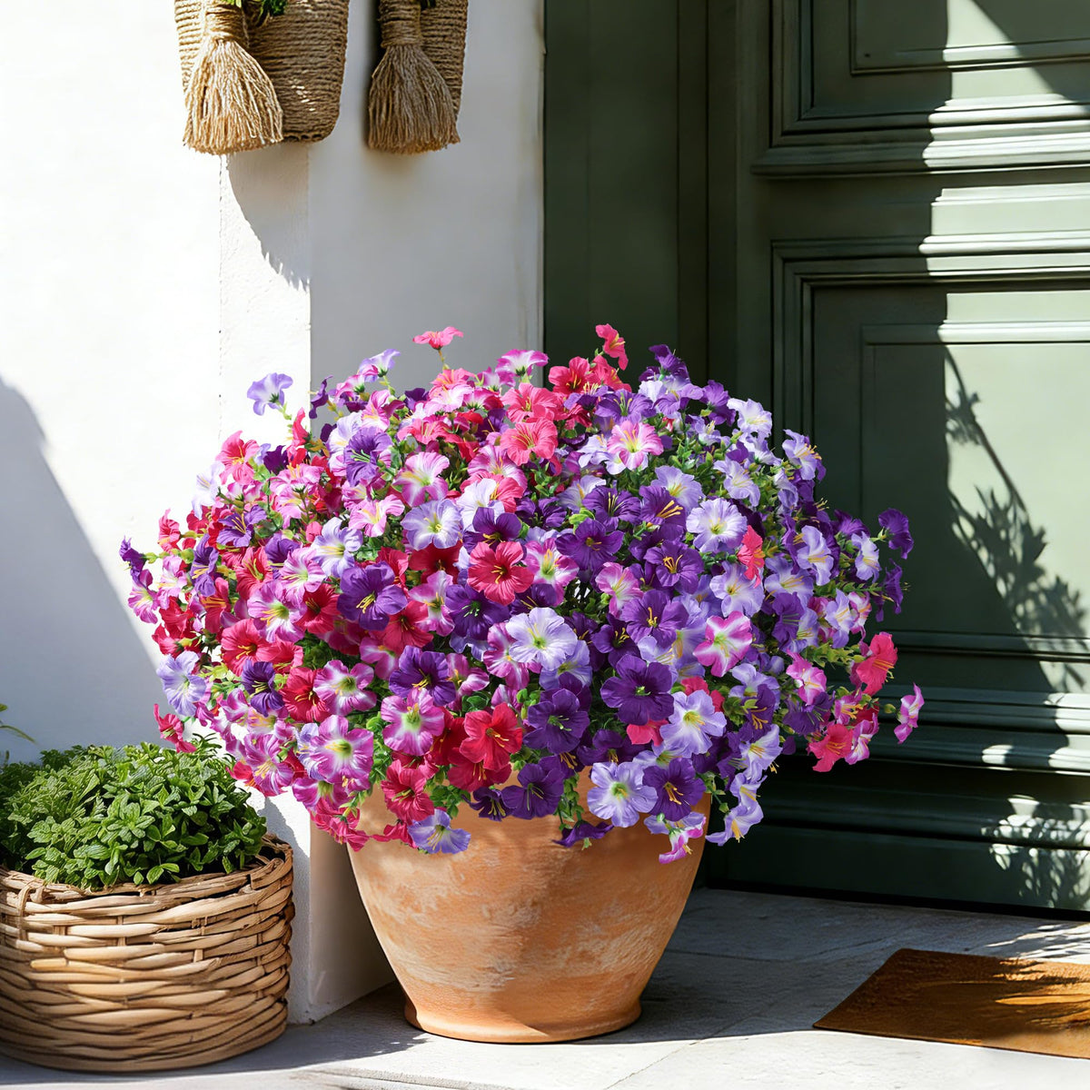 Florisso UV-resistant silk flowers withstand sun without color fade.