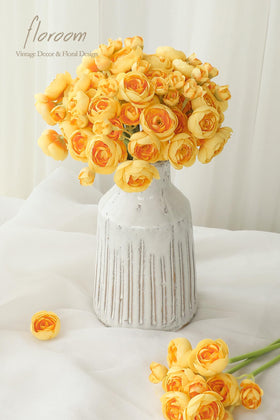 Floroom Ranunculus arrangement in progress enhances DIY centerpiece ideas