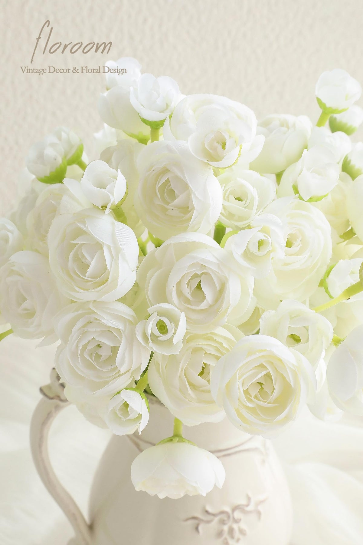 Floroom ivory bouquet centerpiece idea for wedding decor.