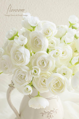 Floroom ivory bouquet centerpiece idea for wedding decor.