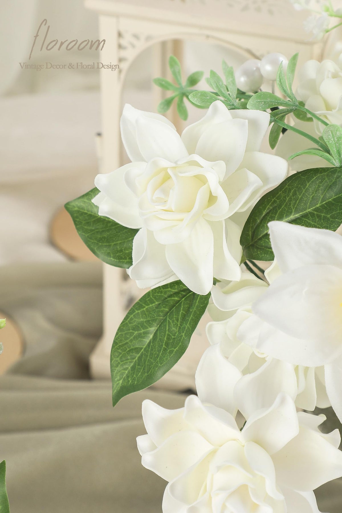 Floroom gardenia leaves included to enrich arrangements