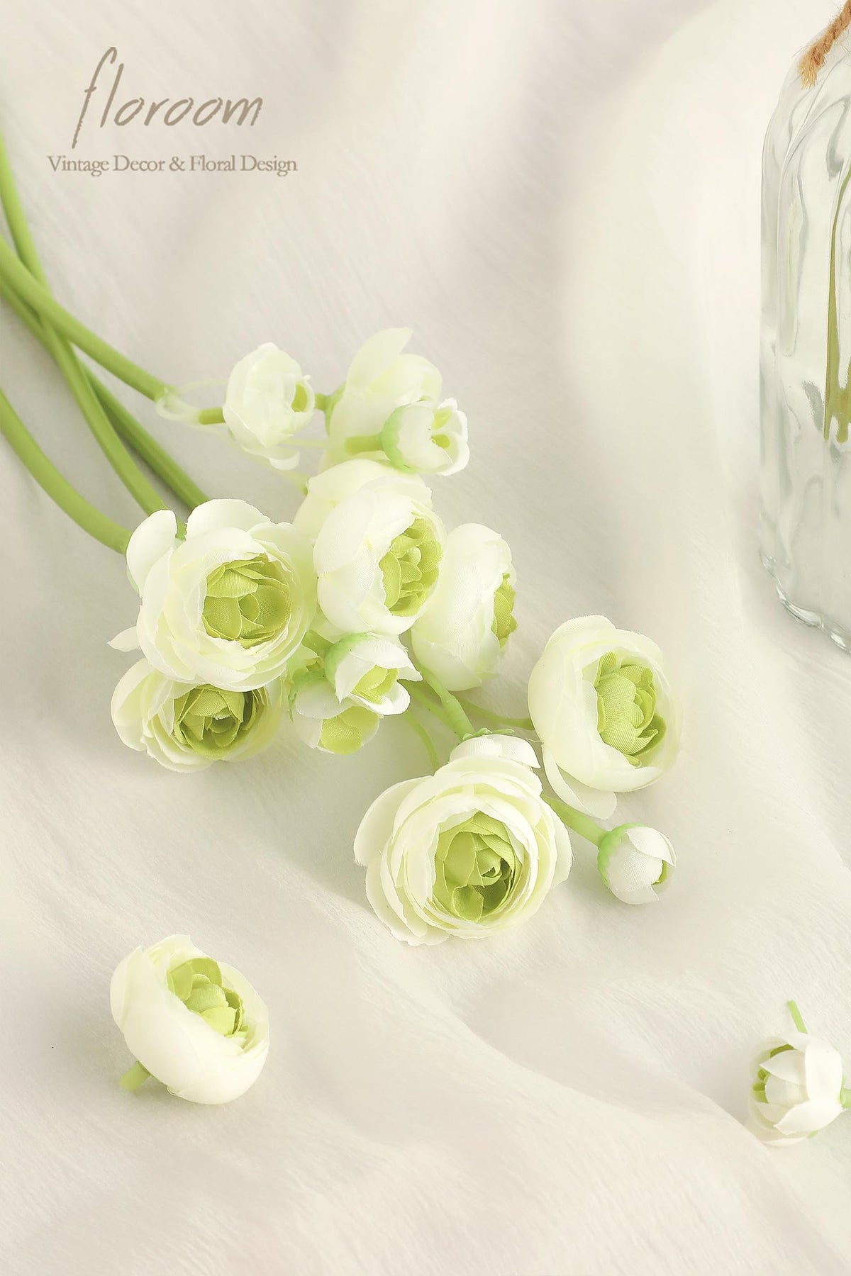 Floroom ranunculus stems with flexible wire for easy DIY arranging.