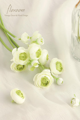 Floroom ranunculus stems with flexible wire for easy DIY arranging.