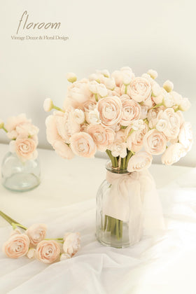 Floroom ranunculus fillers for DIY bouquets and centerpieces.