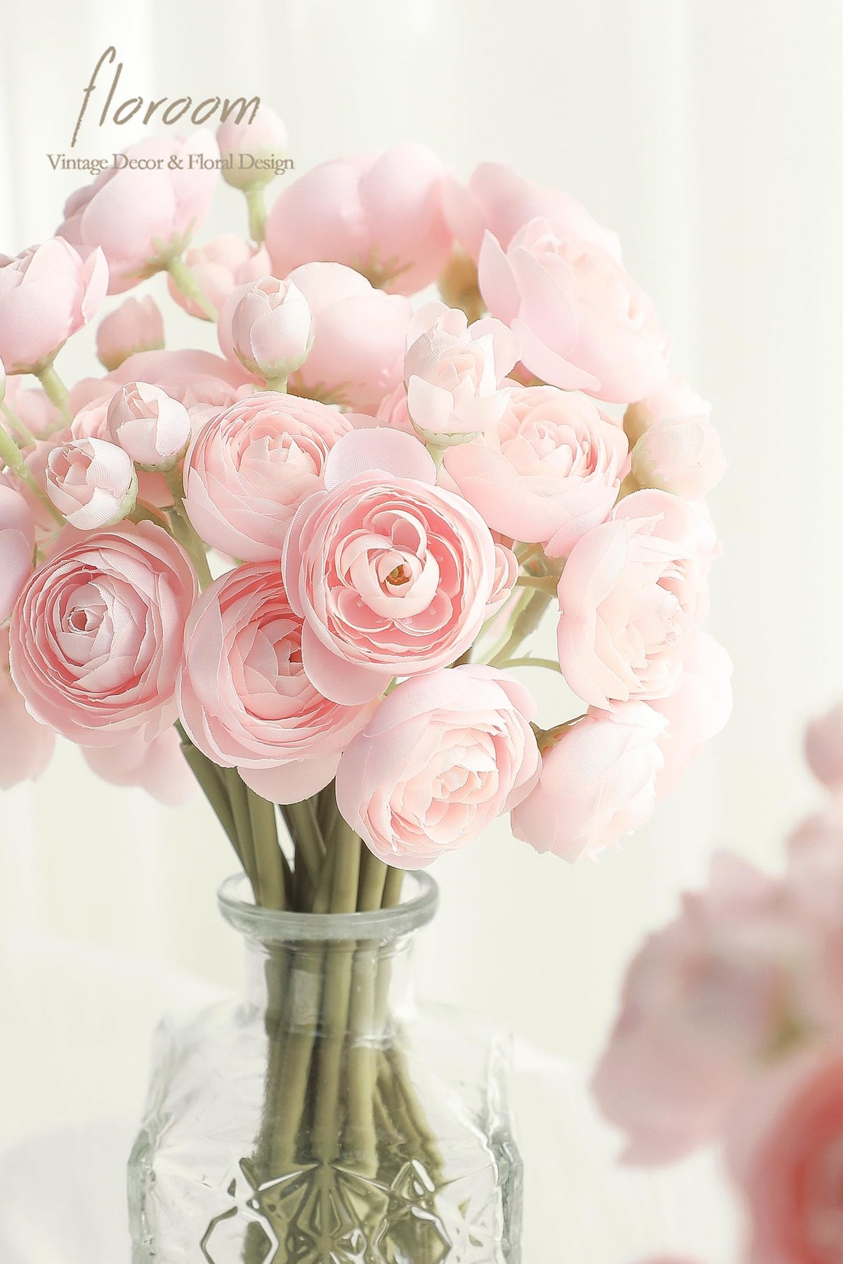 Flexible iron-wire stems enable easy arrangement with Floroom