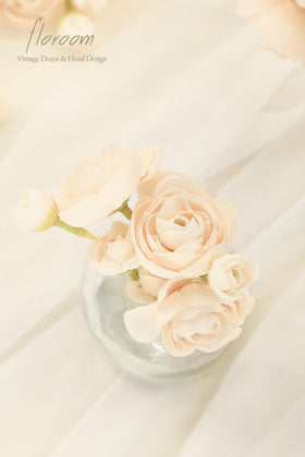 Floroom ranunculus for bridal showers, adds natural color.
