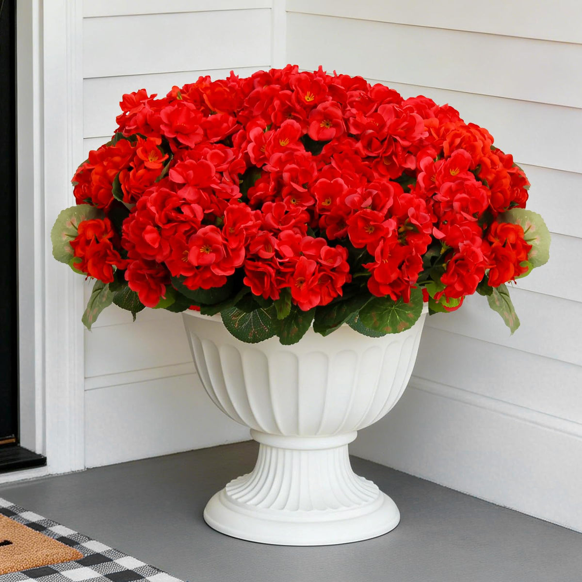 Flortevera outdoor artificial geraniums in bright sun show UV resistance.