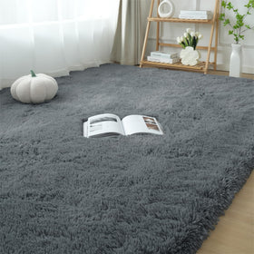 Fluffyrug fluffy area rug in grey with plush softness for cozy bedroom feet.