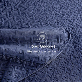 Packaging or unboxed FLYMME quilt set ready for gifting