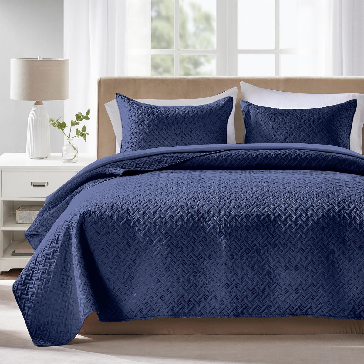 FLYMME queen navy quilt showcases ultra-soft brushed microfiber comfort