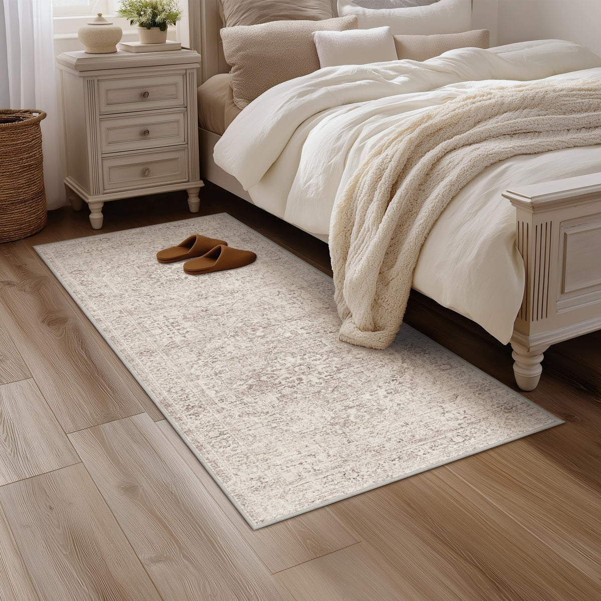 FMFUNCTEX machine-washable vintage rug is easy to clean and refresh.