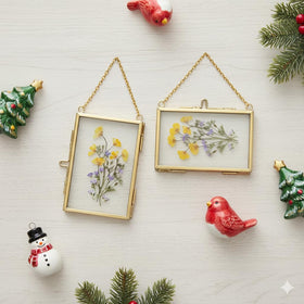 FOCHIER F Christmas tree frame adds timeless décor