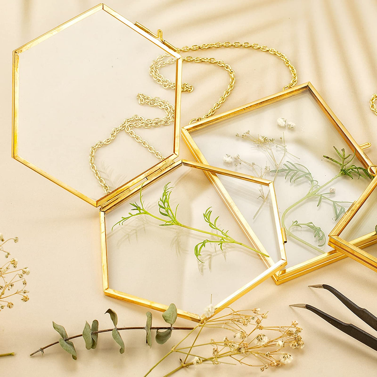FOCHIER F double-sided brass frame presents two images at once.