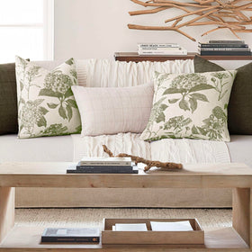 Foindtower machine-washable cushion cover for easy care and fresh look.