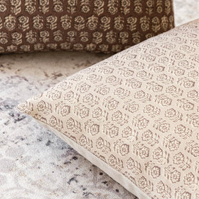 Foindtower pillow cover showing precise stitching to prevent fraying