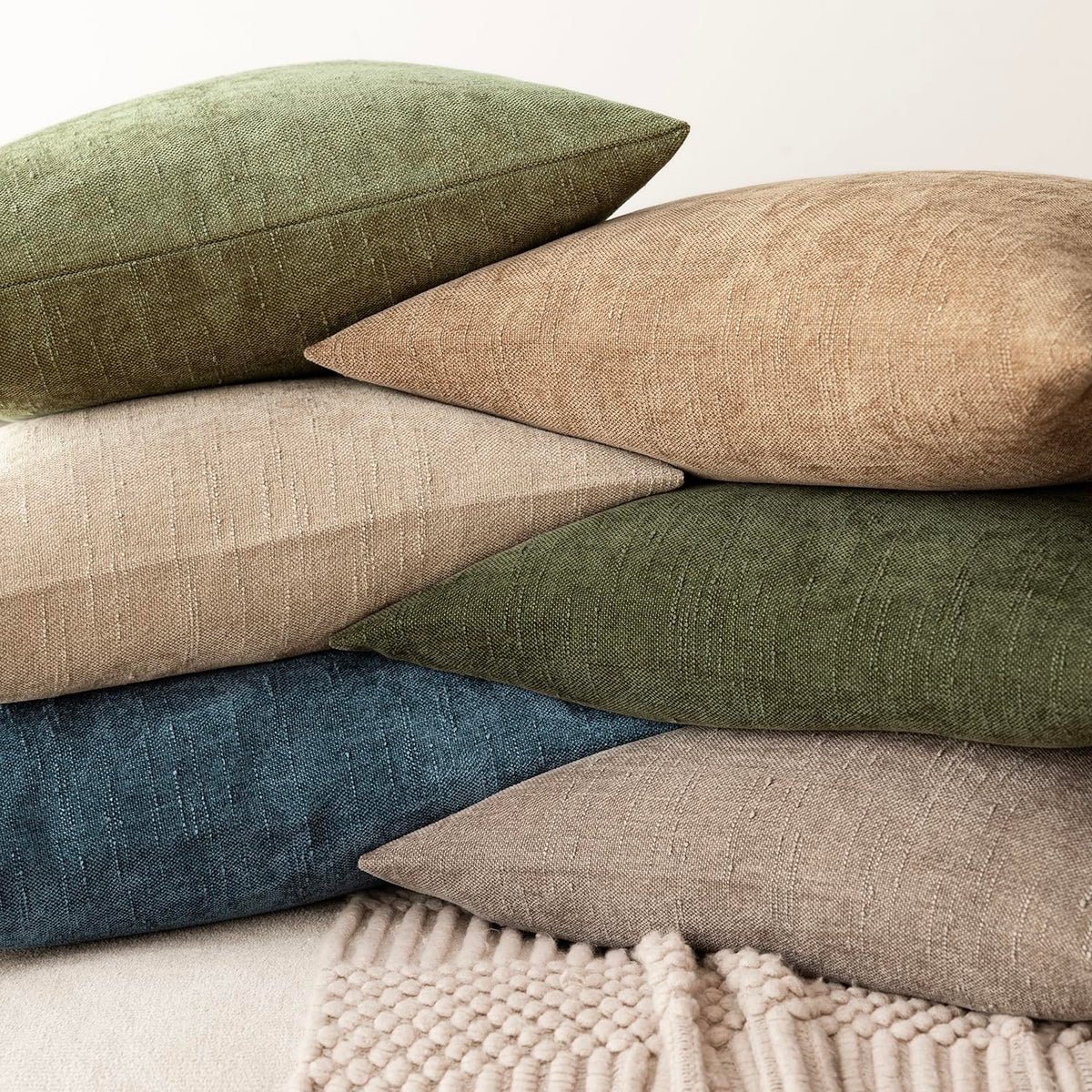 Foindtower elegant front-of-seat cushion cover for office or couch.