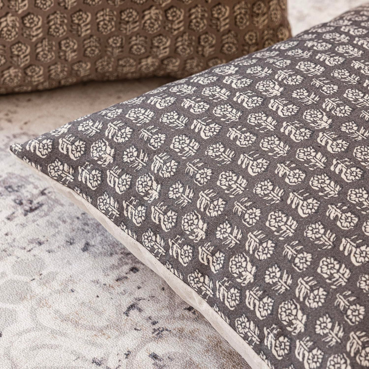 Foindtower farmhouse cushion cover with durable stitching for daily use