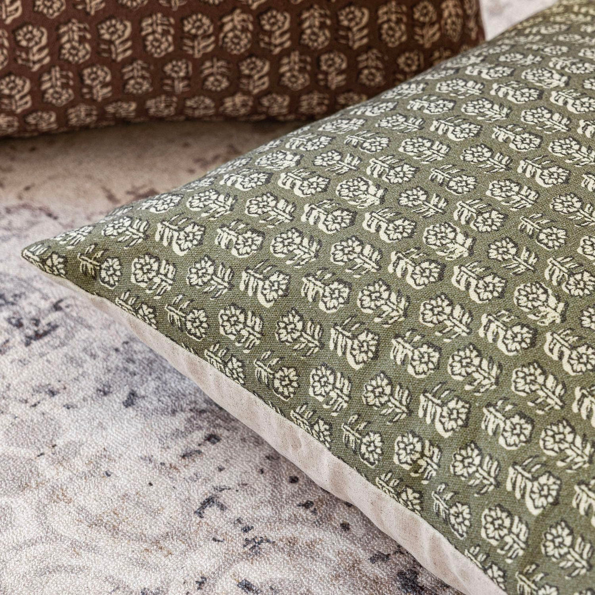 Foindtower invisible-zip detail highlighting sleek design and skin-friendly fabric.