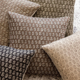 Foindtower 20x20 cover suits sofas, chairs, and beds with neutral vibes.