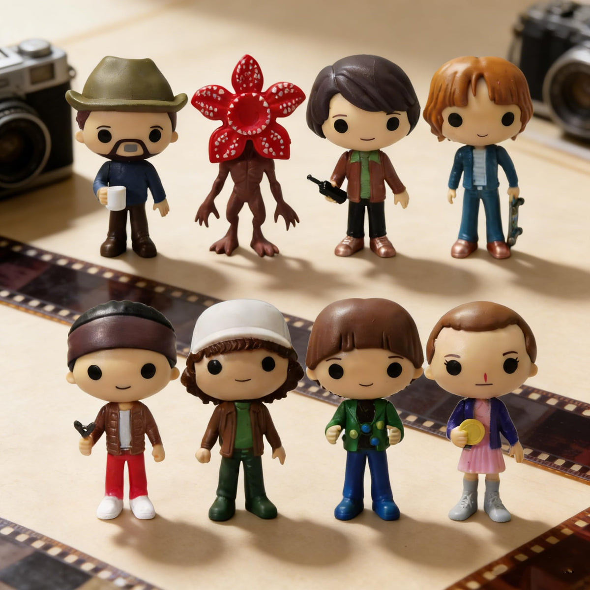 Fomuson Stranger Figure compact size fits shelves and desks