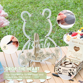 Fonder Mols bear-theme decor complements rustic or modern party styles.