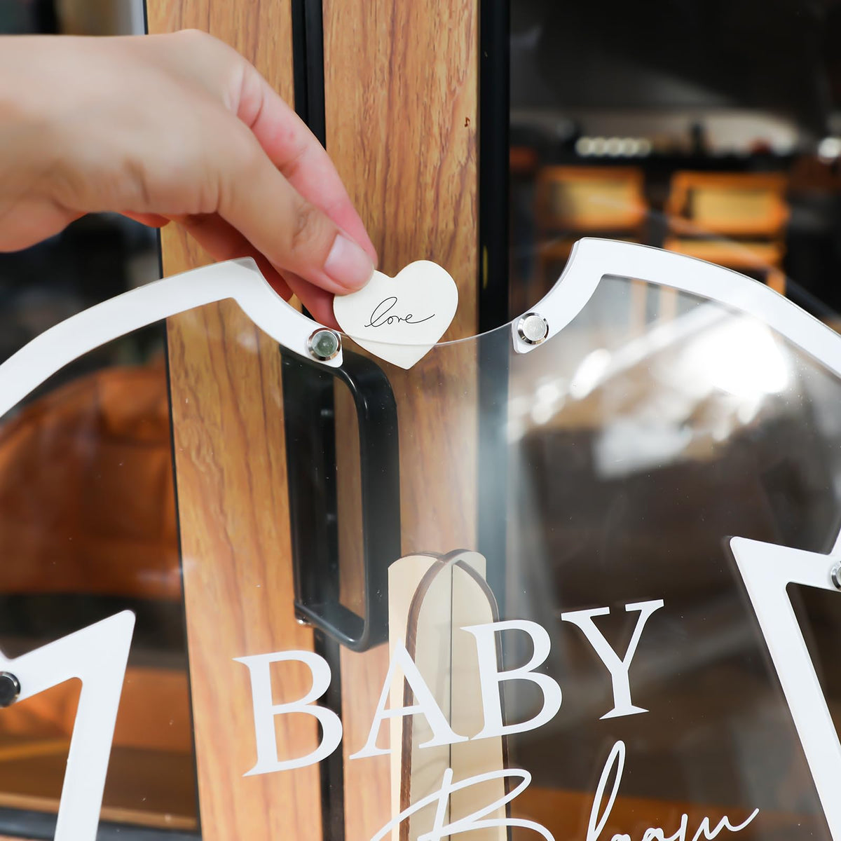 Fonder Mols boho wood and acrylic panel for stylish receptions