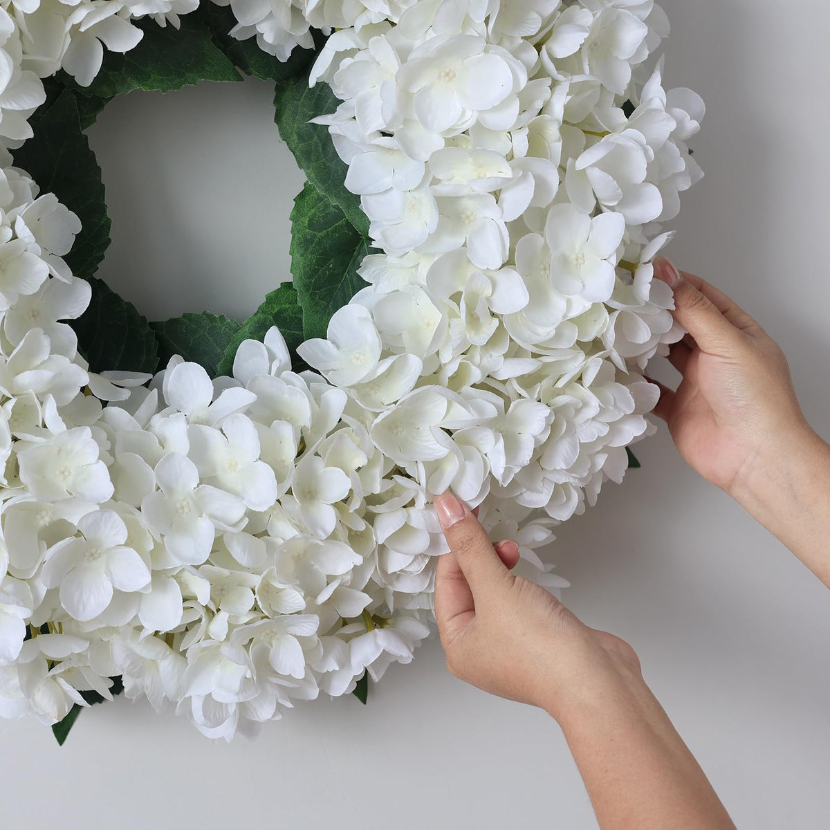 FOTEEWL hydrangea wreath woven base demonstrates durable construction.