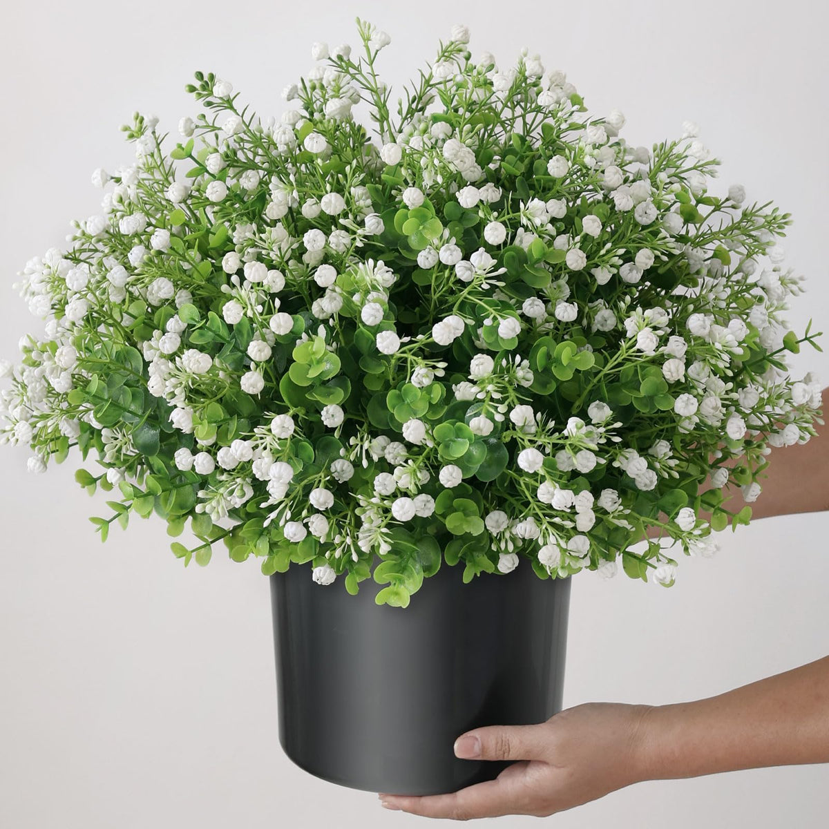 FOTEEWL two-piece foyer decor creates a symmetrical and balanced look.