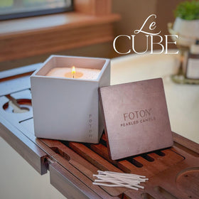 Foton Vanilla Vibe scented candle close-up of wick and warm aroma.