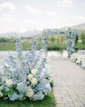 Fqueelvys silk delphinium arrangement is suitable for year-round use.
