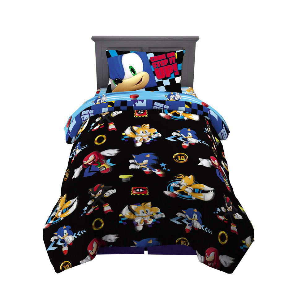 Franco Sonic Hedgehog comforter front view with bold action artwork for kids' bedtime fun.