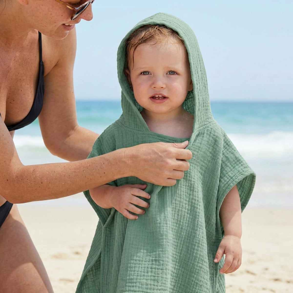 Frienda muslin hooded towel shows 20x24 inches size for newborns to toddlers