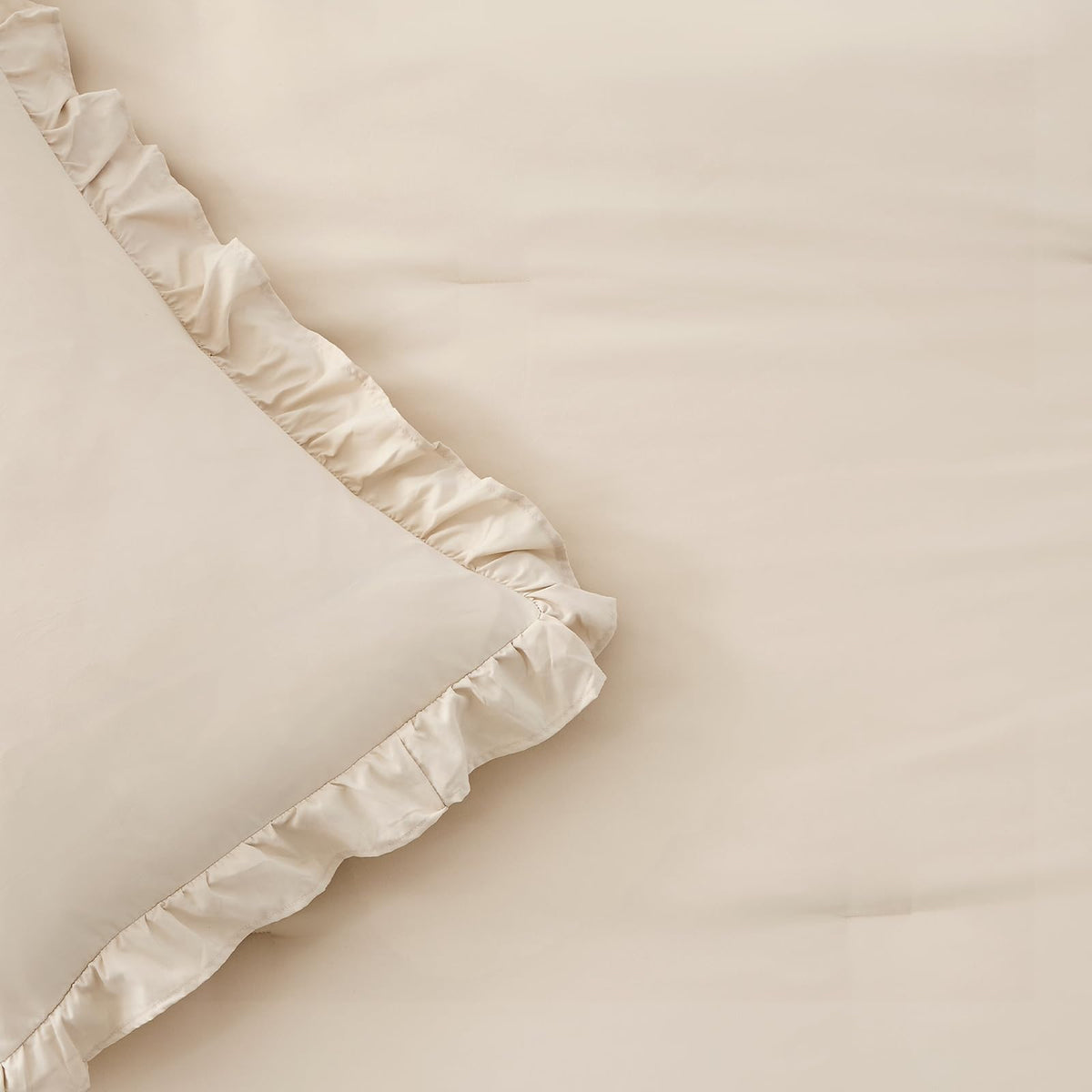 Lightweight packaging with creases that fluff easily after washing