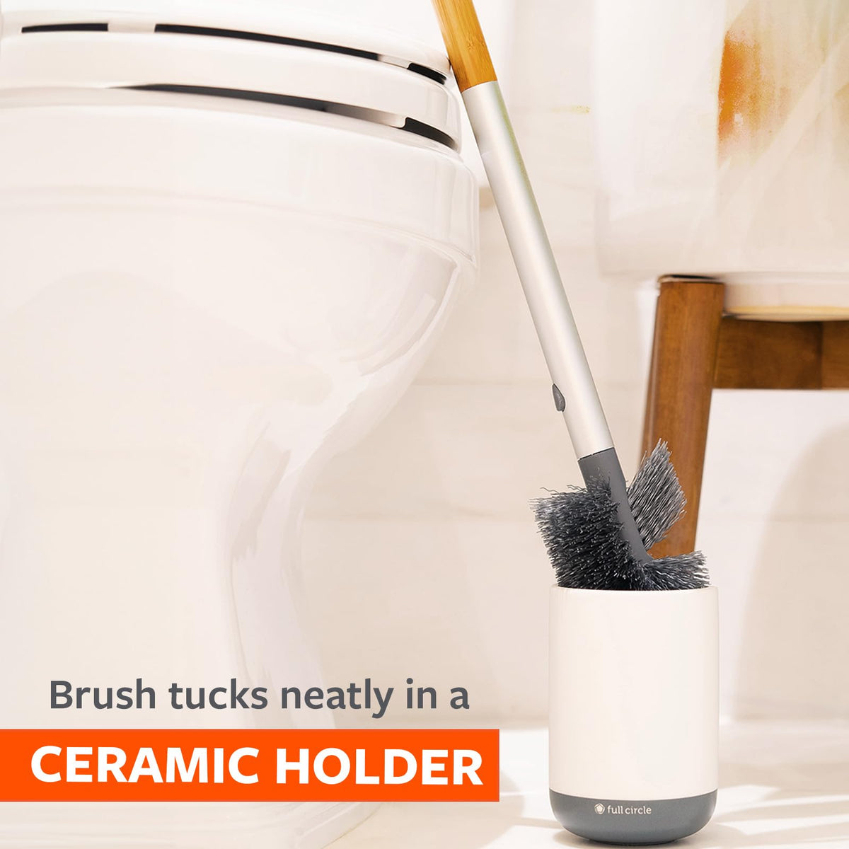 Full Circle Scrub Queen long-handle design minimizes splashes during scrubbing.