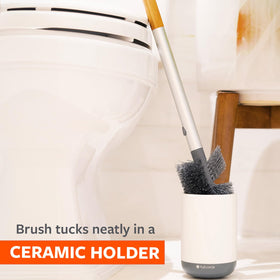 Full Circle Scrub Queen long-handle design minimizes splashes during scrubbing.