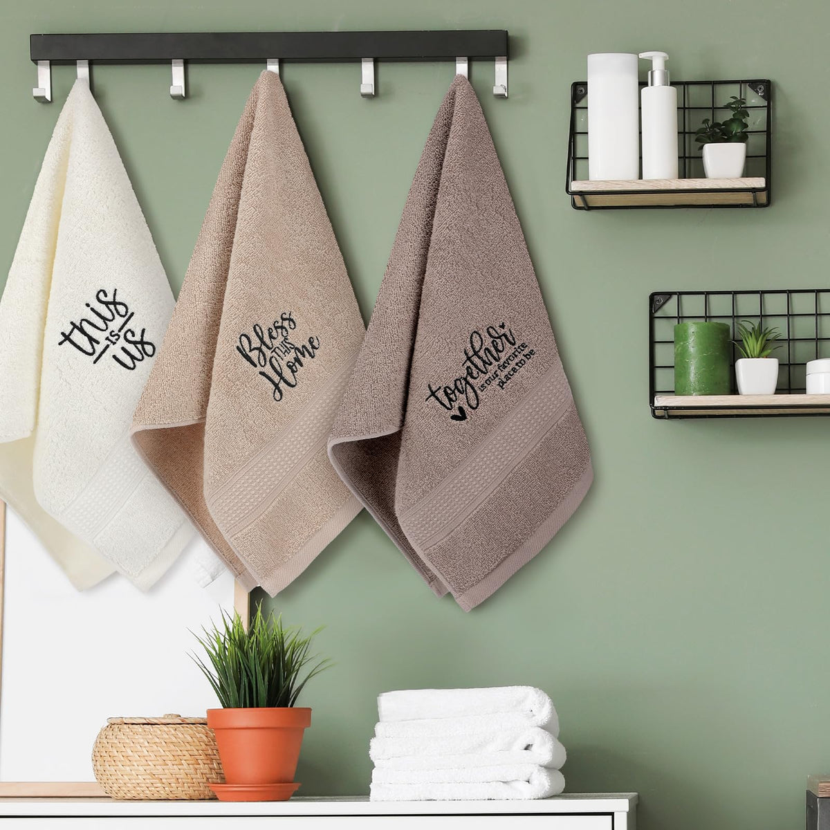 Minimalist white and brown FuWeave towels suitable for daily use