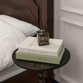 Fveuc console-table display enhances living room aesthetics.