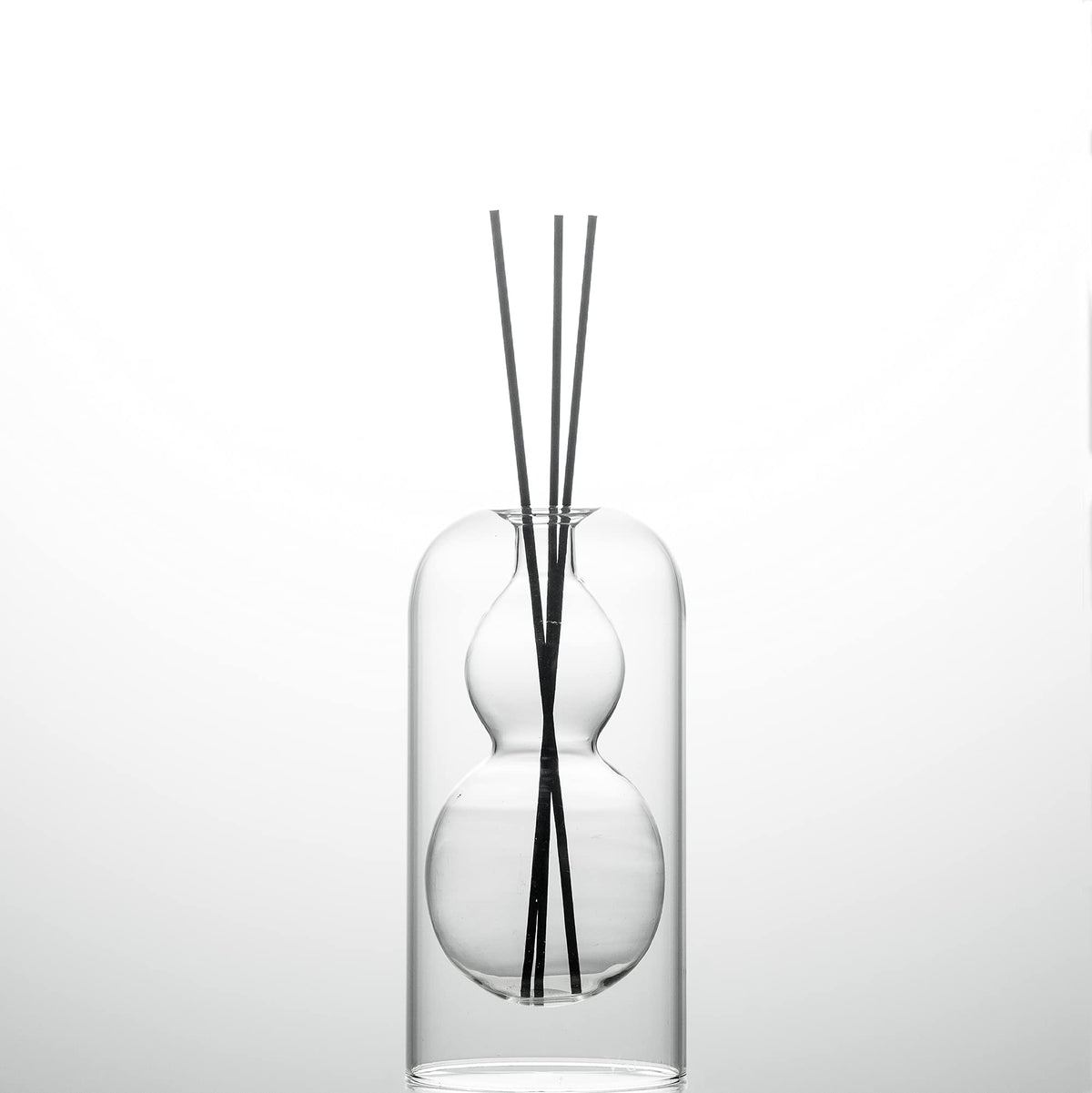 GalDal 16 black reed sticks offer subtle fragrance diffusion.