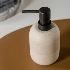 GalDal resin material close-up shows sturdy weight for stable use.