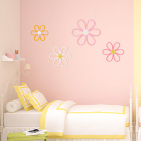Ganeen daisy wall decor set is easy to hang, helping you test layouts quickly.