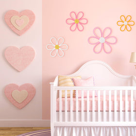 Ganeen 17 cm woven daisy wall piece brings texture and charm to photo backdrops.